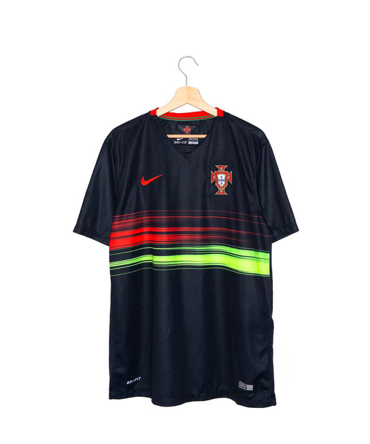 Maglia Calcio Portogallo 2015/2016-Nike-fronte.jpg; Maglia Calcio Portogallo 2015/2016-Nike-retro.jpg