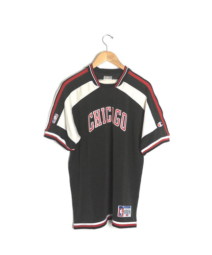 Maglia Chicago Bulls Champion-Champion-fronte.jpg; Maglia Chicago Bulls Champion-Champion-retro.jpg