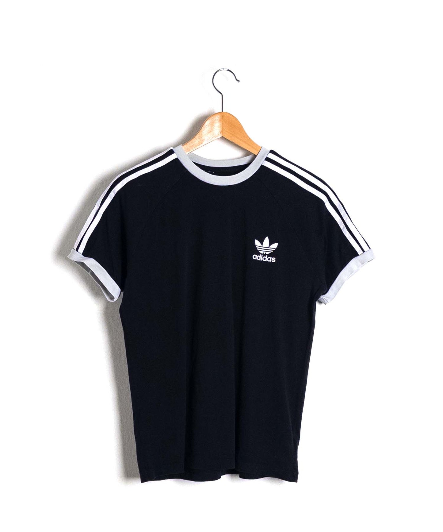 T-shirt Adidas-Adidas-fronte.jpg; T-shirt Adidas-Adidas-retro.jpg