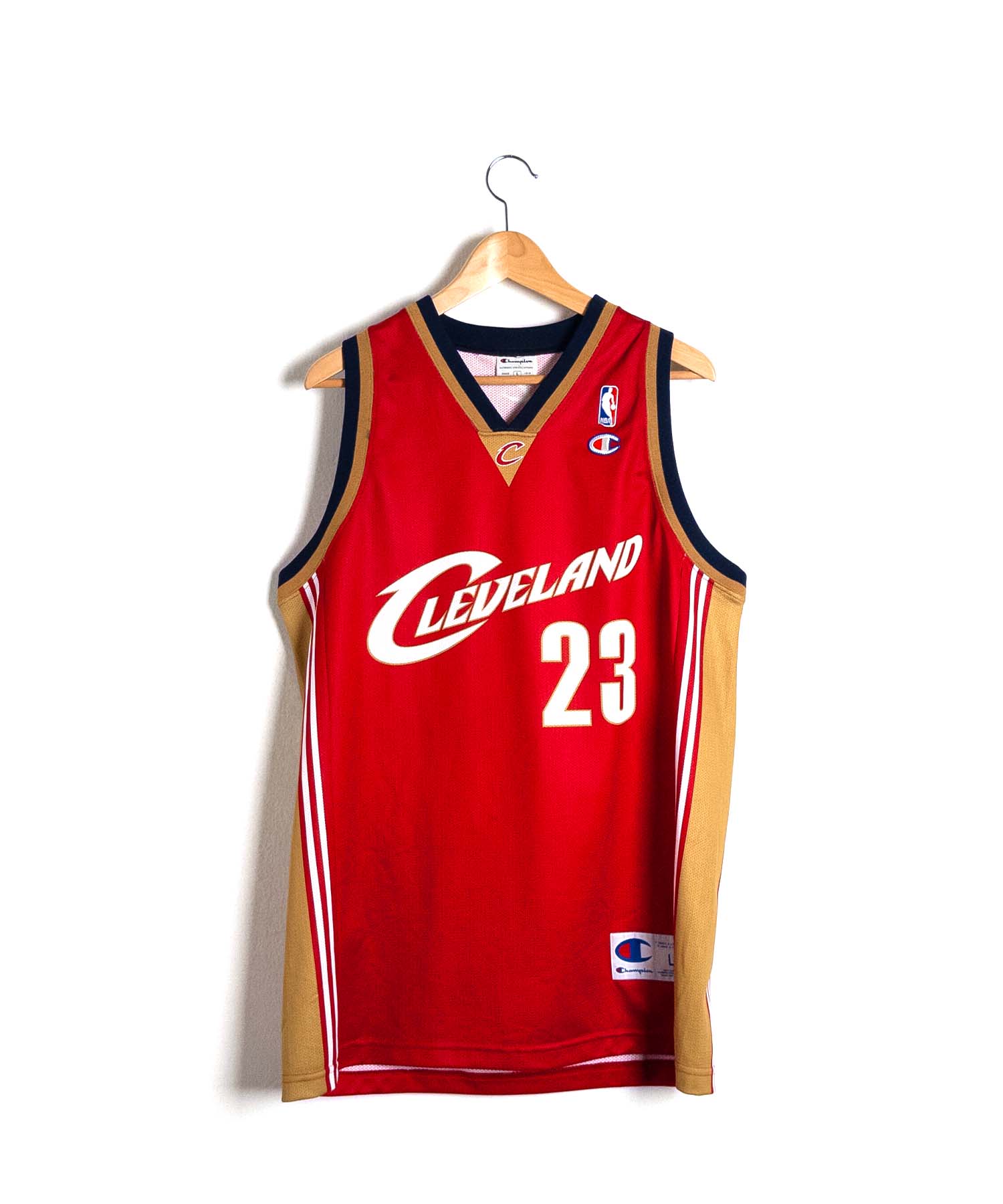 Canotta NBA Cleveland Champion-Champion-fronte.jpg; Canotta NBA Cleveland Champion-Champion-retro.jpg